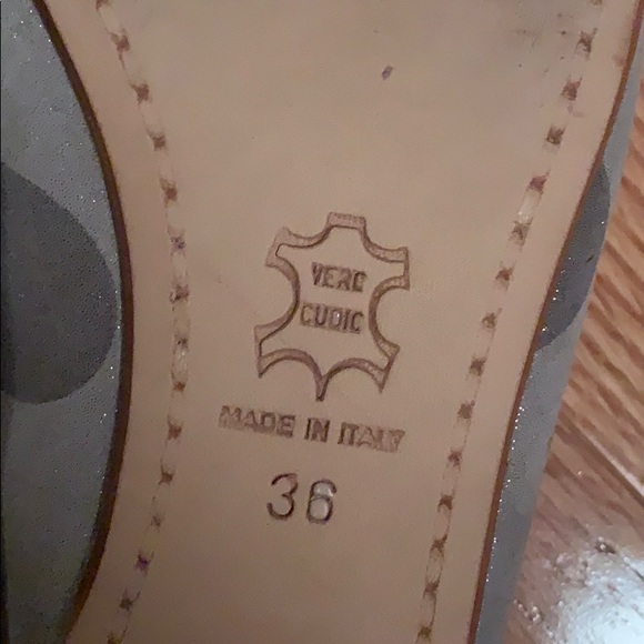 Grey/silver polka dot shimmery heels - Picture 3 of 6